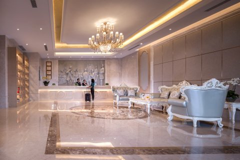 维也纳酒店(昆明火车站西山万达广场店)