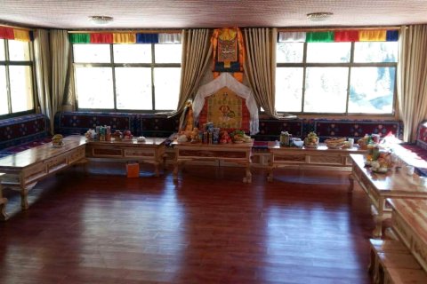 迭部纳加石门原生态大酒店