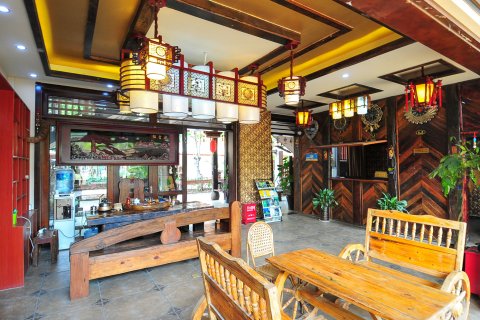 Q加·西双版纳景洪陌上花开客栈(告庄星光夜市店)