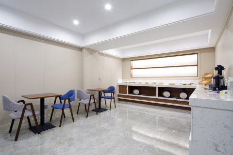 三亚怡庭酒店(三亚湾解放路步行街店)