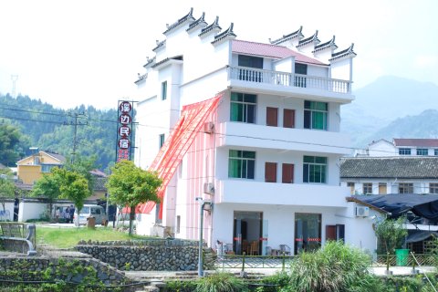 云和梯田溪边民宿