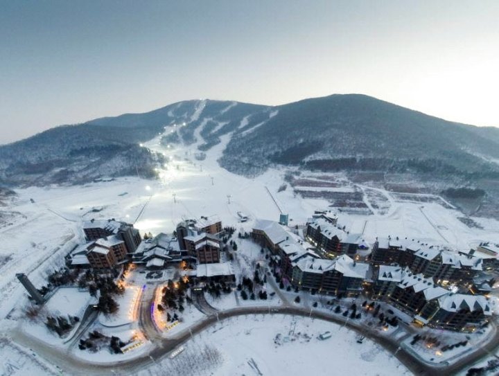 万科松花湖滑雪场青山松林公寓