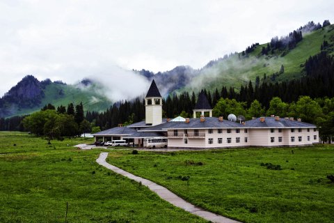 尼勒克阿克塔斯度假村