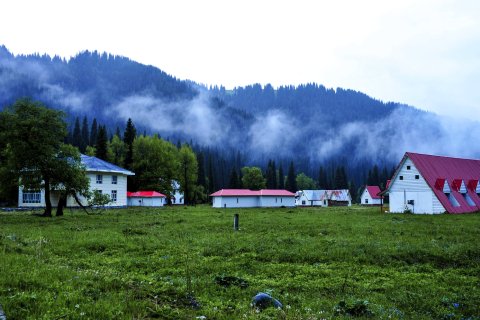 尼勒克阿克塔斯度假村