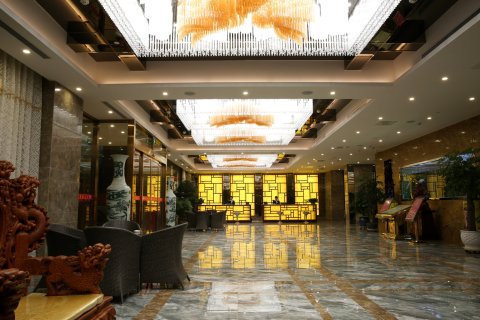 艺龙瑞云酒店(济南商河富民路百大购物广场店)