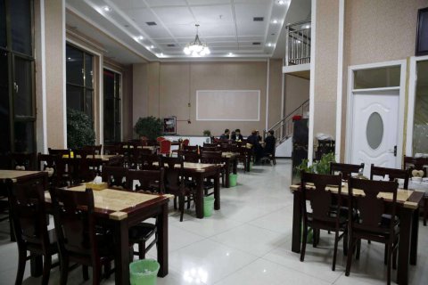 海亚酒店(伊宁市火车站机场店)