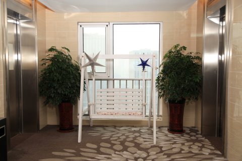 艺宿里酒店(大连高新万达广场店)