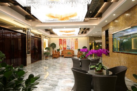 艺龙瑞云酒店(济南商河富民路百大购物广场店)