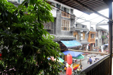 凤凰古城楠木客栈