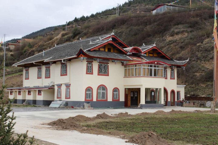 松潘格桑河畔藏院