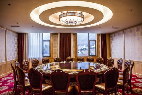 平武假日龙洲酒店