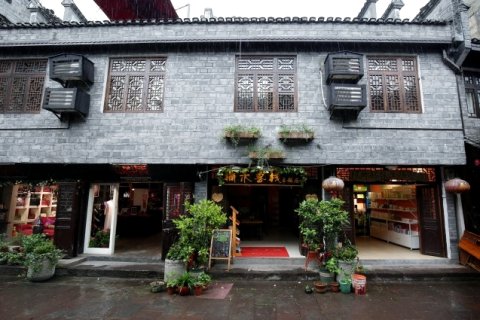 凤凰古城楠木客栈