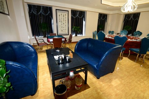 青朵酒店(格尔木华兴广场店)