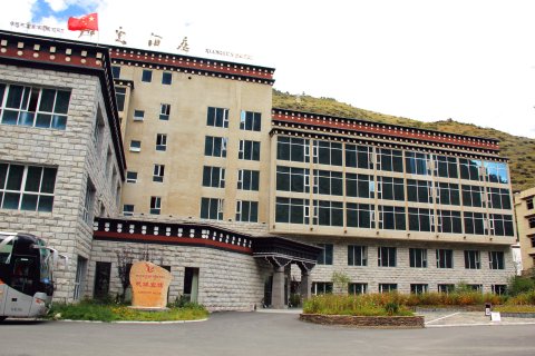 稻城日瓦翔云酒店