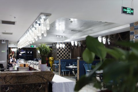 青朵酒店(格尔木华兴广场店)