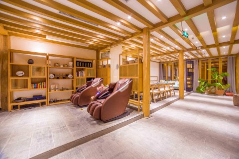 丽江岸边云水庭院