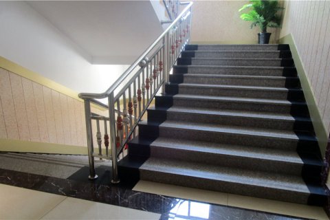 炉霍罗布岭宾馆