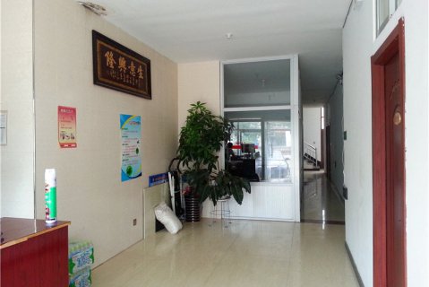 卢龙瑞鹏红山旅店