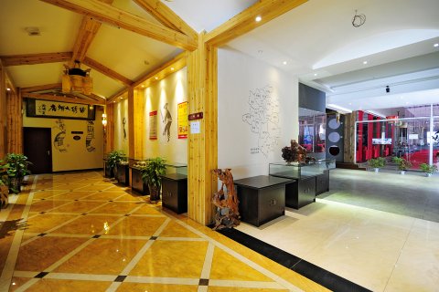 凯里苗绣大酒店(贵州电子信息学院店)