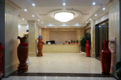 东兴环岛假日酒店