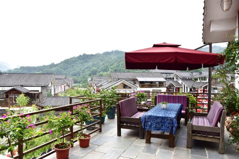 云海·Courtyard 休闲度假酒店 (武陵源店)