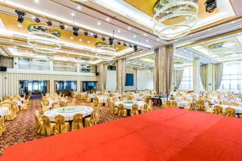 好莱湾酒店(罗定市江滨公园店)