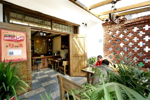 张家界雨后阳光客栈(国家森林公园武陵源标志门店)