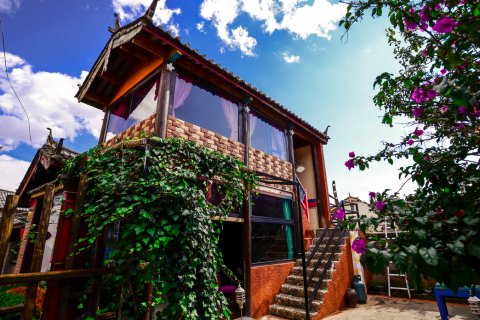 丽江束河五彩里阁客栈