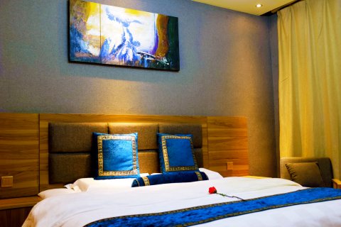 四姑娘山零丰阁客栈(长坪沟景区店)