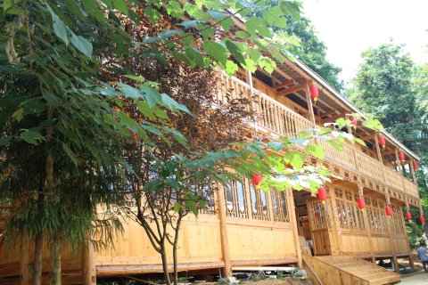 修文龙润森林酒店