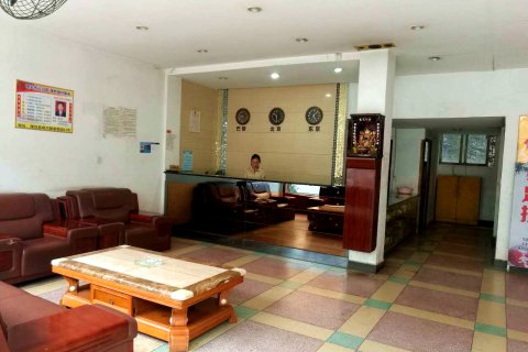 龙金贵宾楼酒店(隆回汽车东站人民广场店)