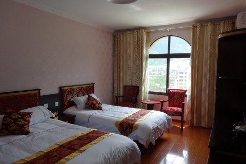 茂县羌寨缘假日酒店