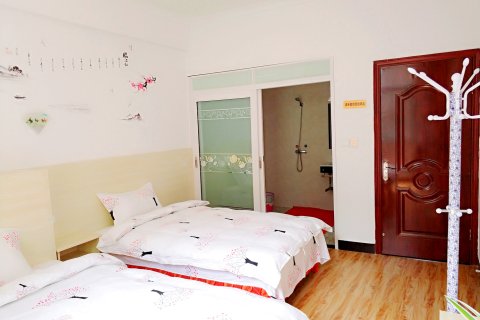 薄刀峰摇旗岗农家小院