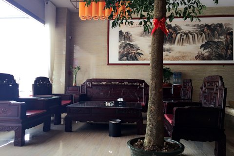 鹿城商务酒店(商南鹿城中学店)