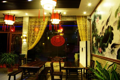 丹霞山荷塘月色客栈