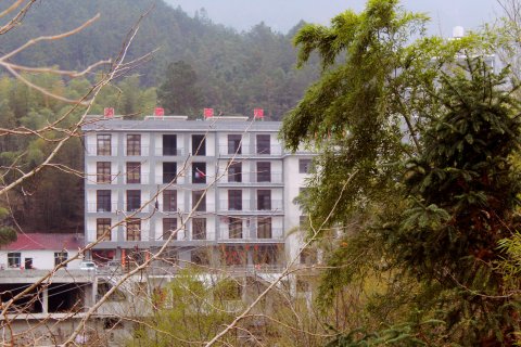 薄刀峰摇旗岗农家小院