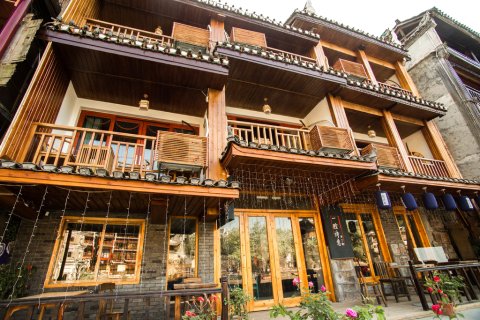 凤凰沱江缘民宿