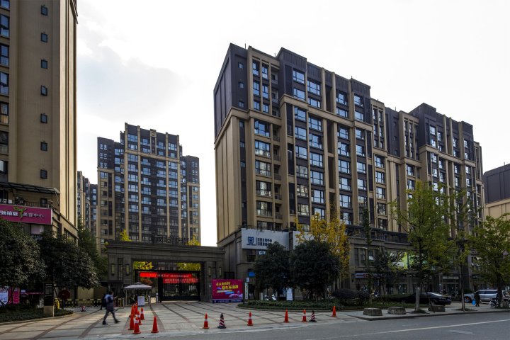 成都熊猫基地春熙路宽窄巷子新装高档地铁四房普通公寓