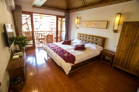 凤凰沱江缘民宿