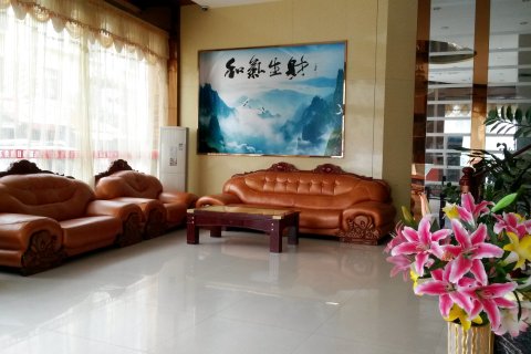 田东皇冠假日商务酒店