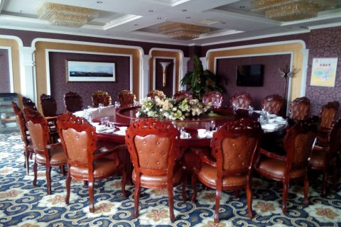 乌拉特前旗英丽泽大酒店