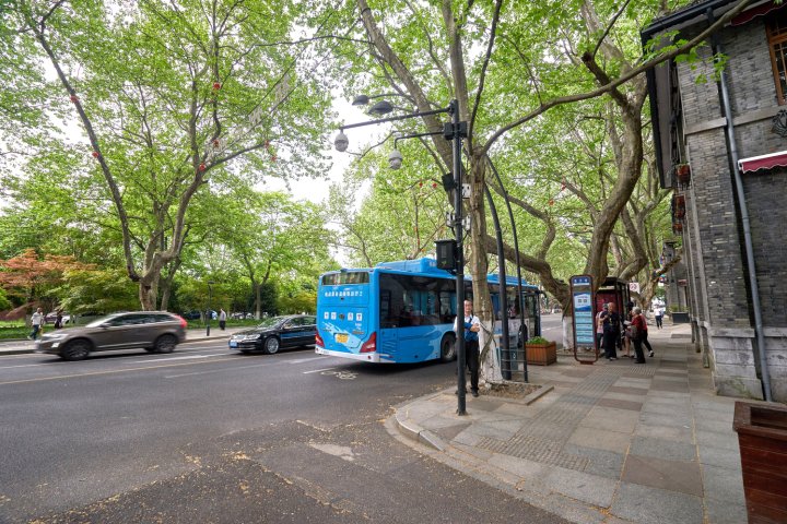 杭州南山街边美院小屋