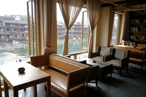 凤凰影子咖啡·江景民宿