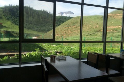 祁连卓尔山龙泉山庄