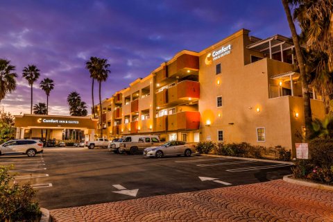 亨廷顿海滩舒适套房酒店(Comfort Inn & Suites Huntington Beach)