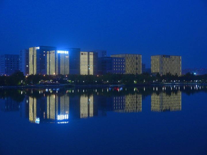天津湖畔四季酒店