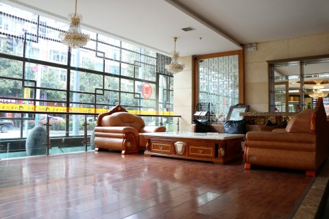 龙里佰利大酒店