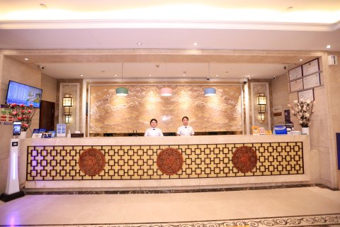 金堡豪庭大酒店(新兴汽车客运站庙街步行街店)