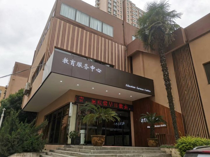 西安诚韵宾馆(西北政法大学纬一街地铁站店)