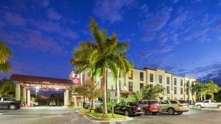 贝斯特韦斯特优质曼纳特酒店(Best Western Plus Bradenton Gateway Hotel)